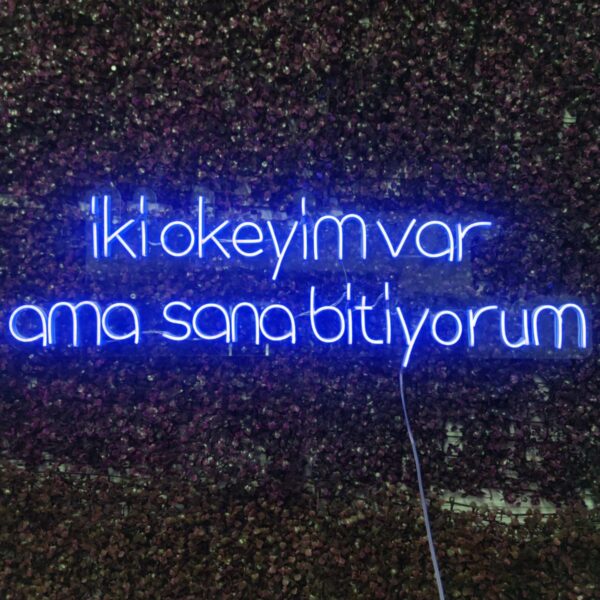 iki okeyim var ama sana bitiyorum yazılı neon led tabela(80x35cm