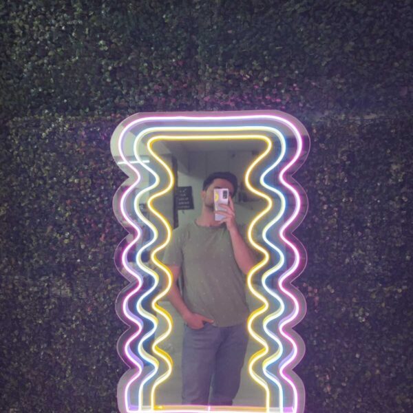 Neon Işıklı Ayna (80x40cm)