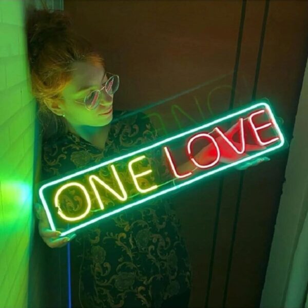 One Love Neon Dekoratif Led Işık Tabela (50x15cm)