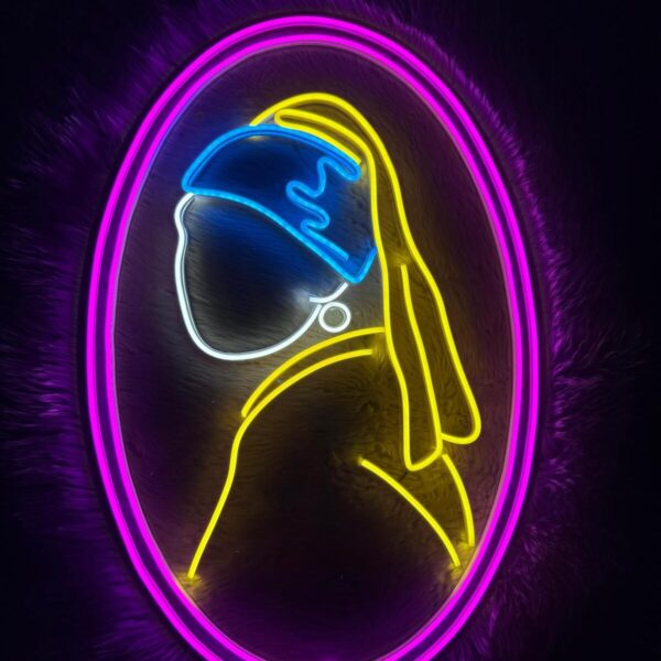 İnci Küpeli Kadın Neon Led Duvar Dekoru(70x47cm)