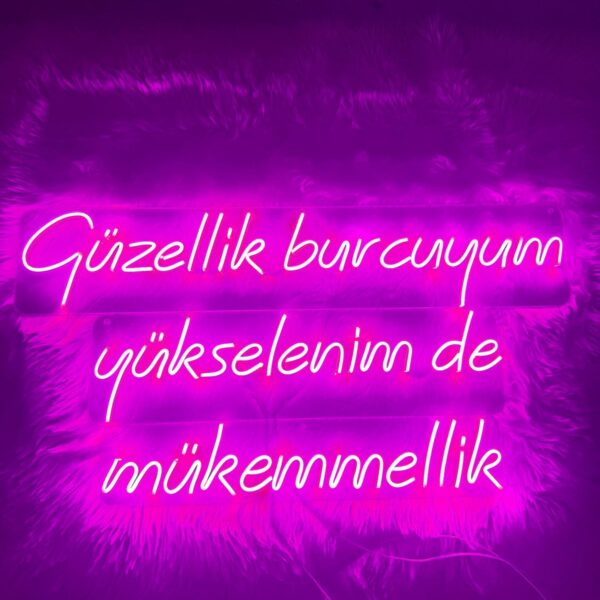 Güzellik burcuyum yükselenimde mükemmellik yazı neon led duvar dekoru(80x40cm)