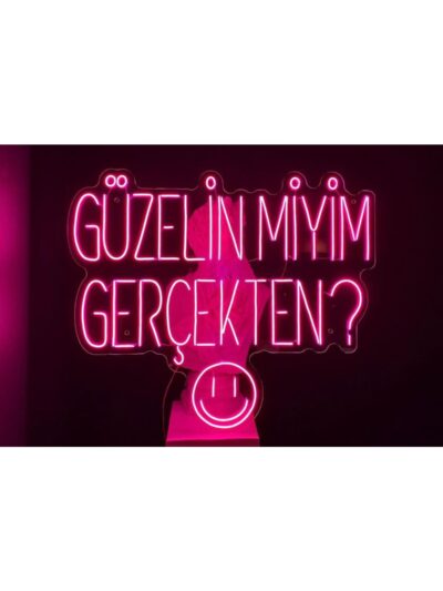 Güzelin Miyim Gerçekten Yazılı Neon Led