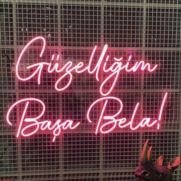 Güzelliğim Başa Bela Yazılı Neon Led