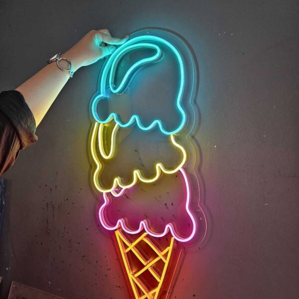 Dondurma Neon Led Işıklı 33*75 cm