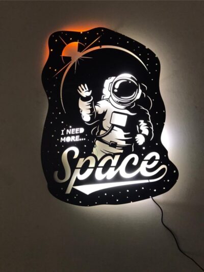 Astronot - Ledli - Siyah Ahşap Tablo - 52x42