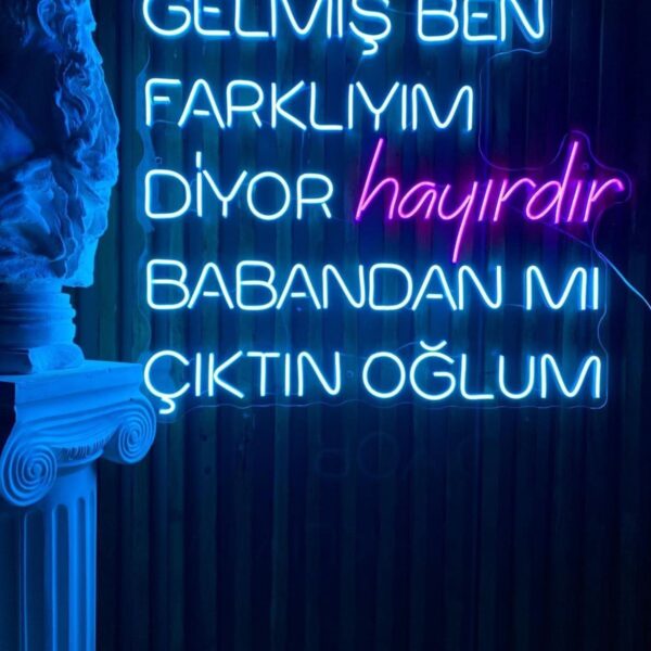 Gelmiş ben farklıyım diyor neon led