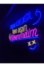 Sorun Sizde Değil Ben Mükemmelim Yazı Neon Led Tabela Duvar Dekoru(70x50cm) - Görsel 2