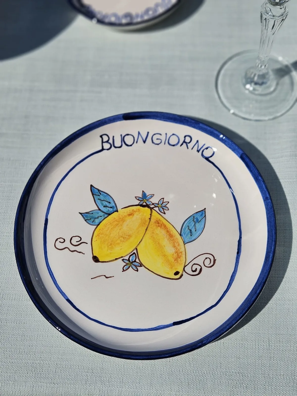 1 Adet El Yapımı El Boyaması Şekilsiz Formlu 21cm Seramik Tabak - Limon Desenli ''Buongiorno'' - Görsel 2