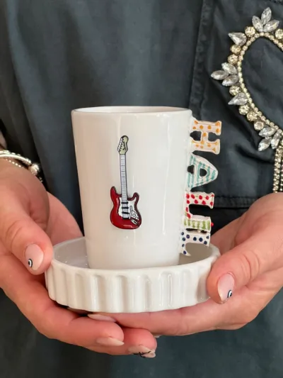 El Yapımı İsimli Gitar Figürlü Fincan