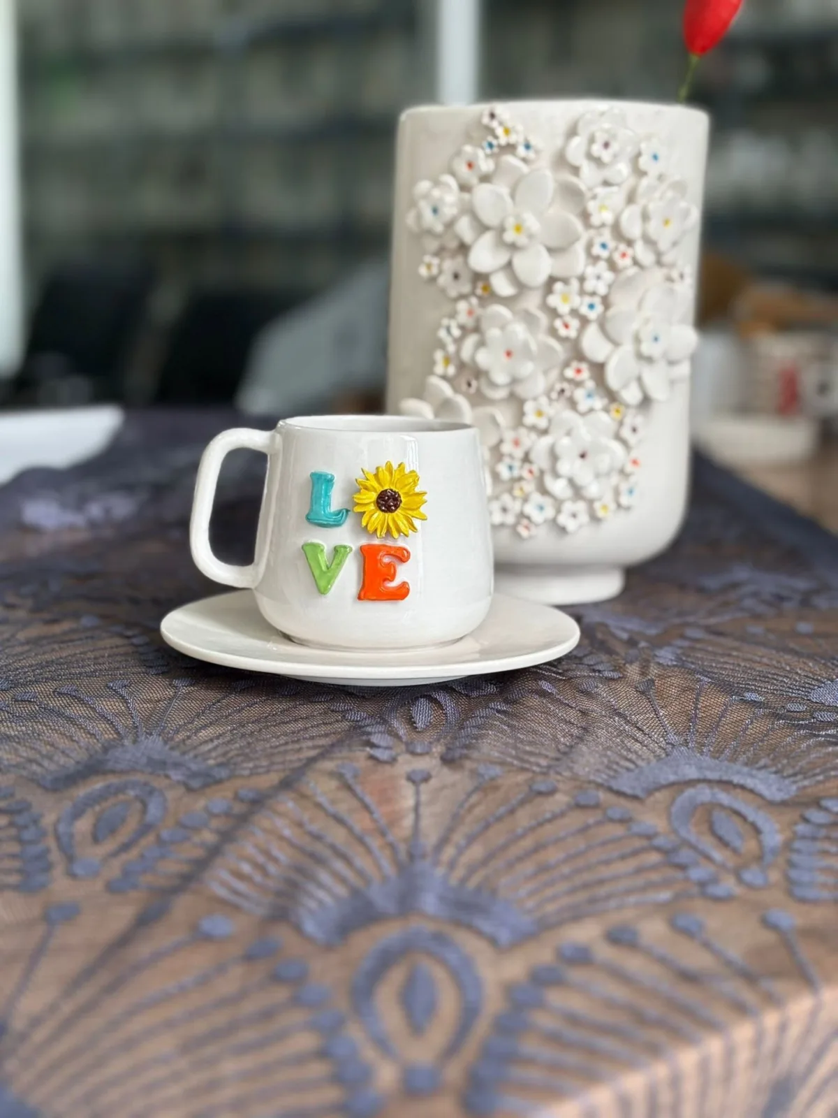 240ml Love Çiçek Kabartma Tabaklı Kupa - Görsel 1
