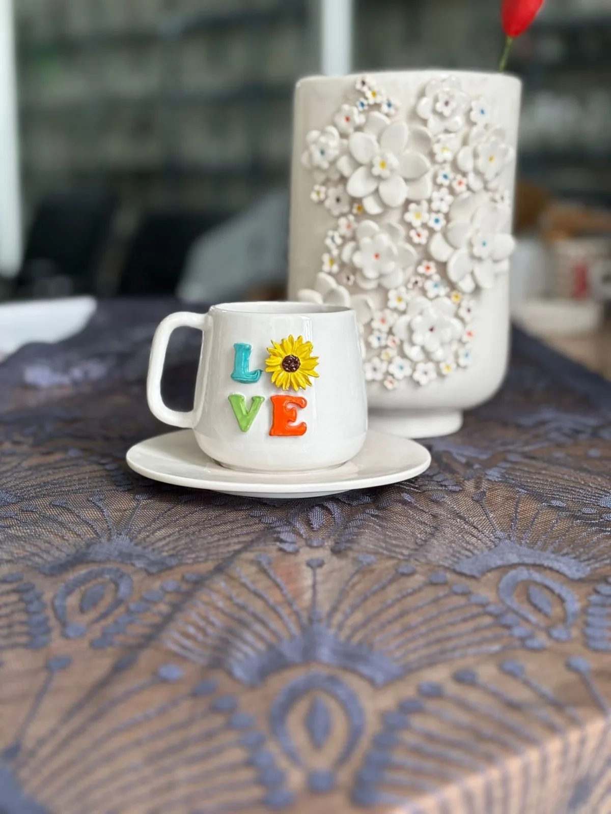 240ml Love Çiçek Kabartma Tabaklı Kupa - Görsel 2
