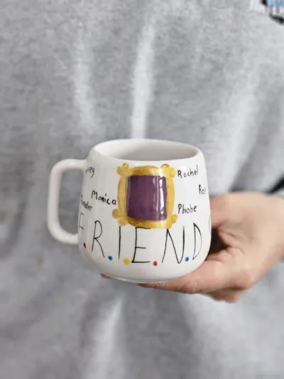 Friends Temalı El Yapımı & El Boyaması Seramik Kupa (240 ml)