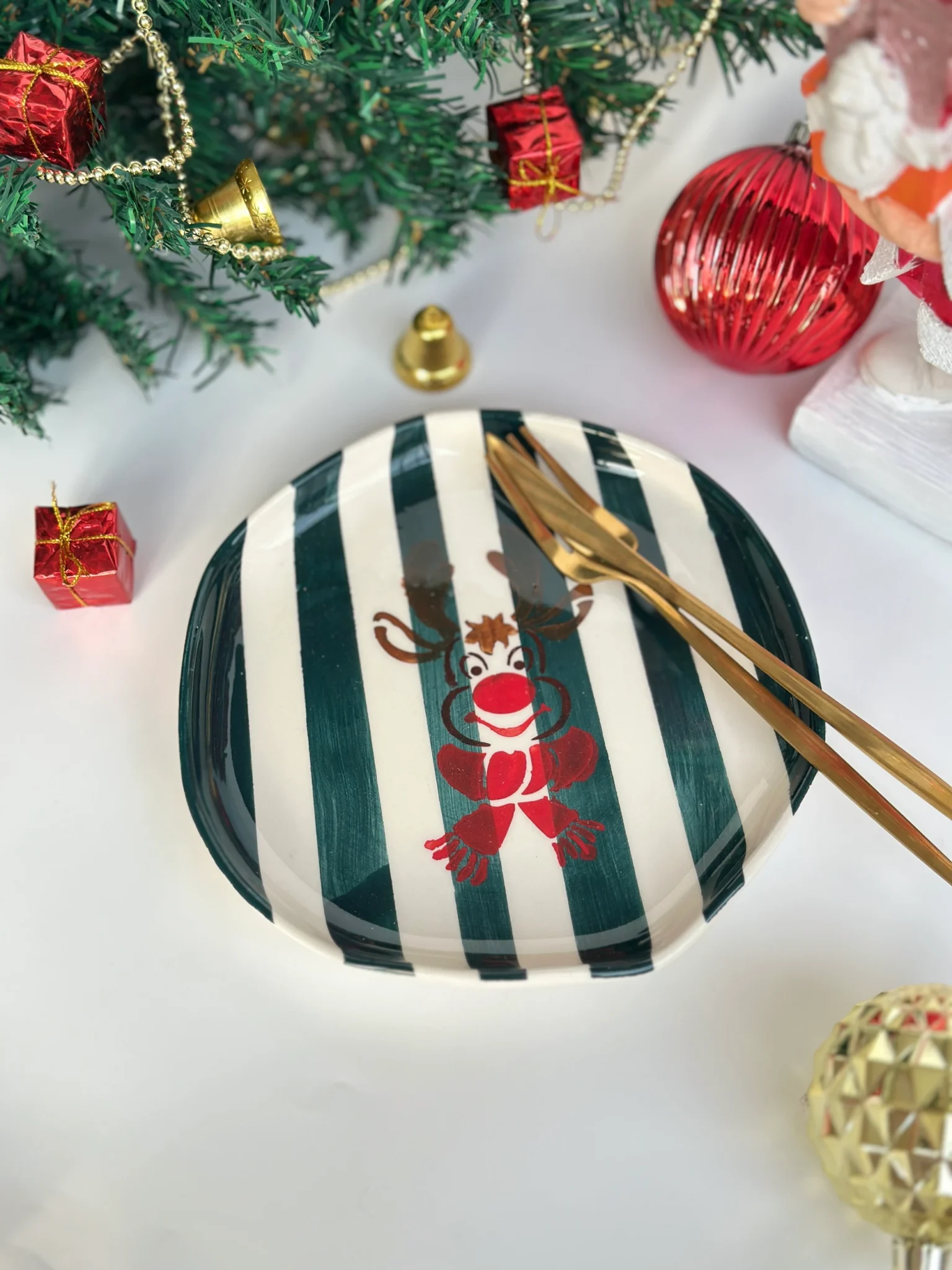 Özel Tasarım Şekilsiz Geyik Desenli Tabak Özel Tasarım Şekilsiz Geyik Desenli Tabak - Görsel 1